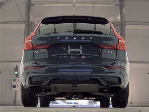 Used 2024 Volvo XC60 B5 Plus w/ Protection Package Premier AWD/4WD image 11