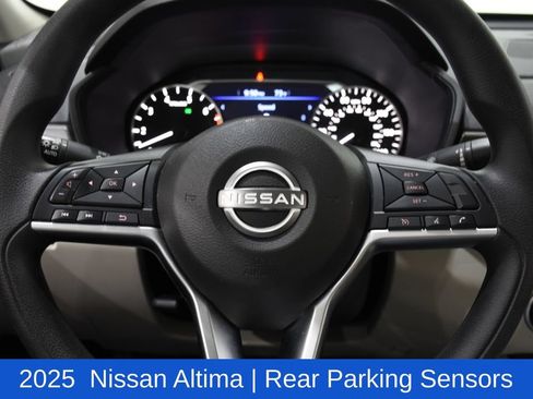 Used 2025 Nissan Altima 2.5 SV FWD image 11