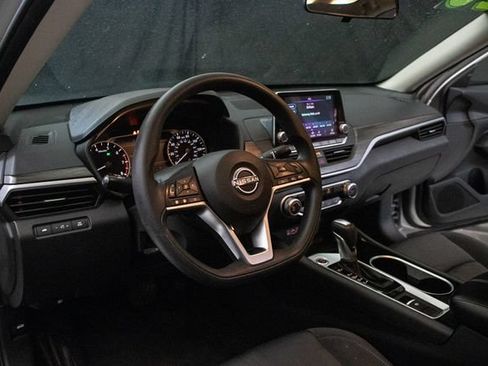 Used 2024 Nissan Altima 2.5 SV AWD/4WD image 24