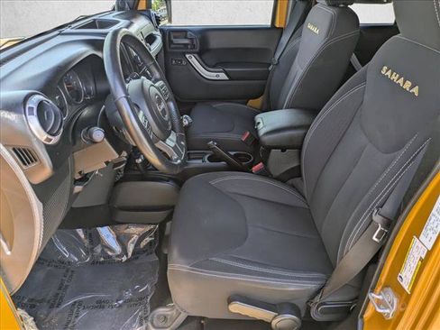 Used 2014 Jeep Wrangler Unlimited Sahara w/ Connectivity Group AWD/4WD image 15