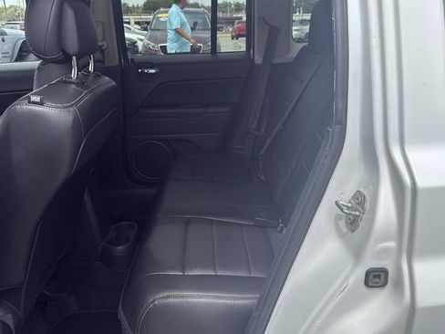 Used 2017 Jeep Patriot High Altitude FWD image 13