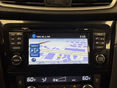 Used 2016 Nissan Rogue SV w/ SV Premium Package AWD/4WD image 16