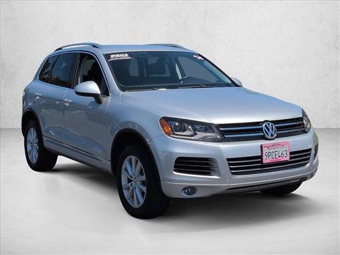 Used 2014 Volkswagen Touareg Sport AWD/4WD image 3