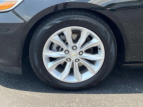 Used 2019 Chevrolet Malibu LT w/ Leather Package FWD image 9