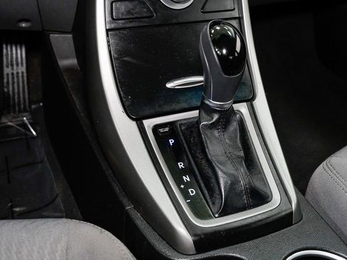 Used 2014 Hyundai Elantra SE image 17
