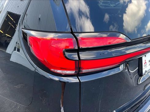 Used 2023 Chrysler Pacifica Touring-L FWD image 22