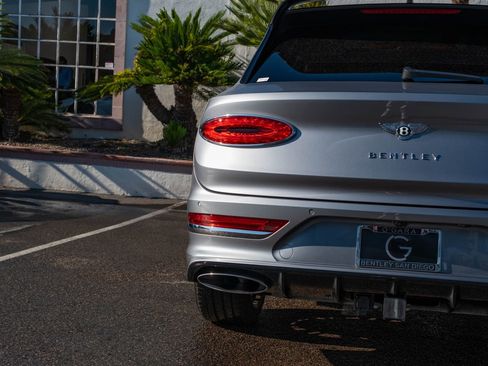 Used 2021 Bentley Bentayga Speed image 35