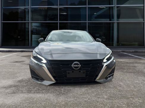 Used 2024 Nissan Altima 2.5 SV FWD image 2