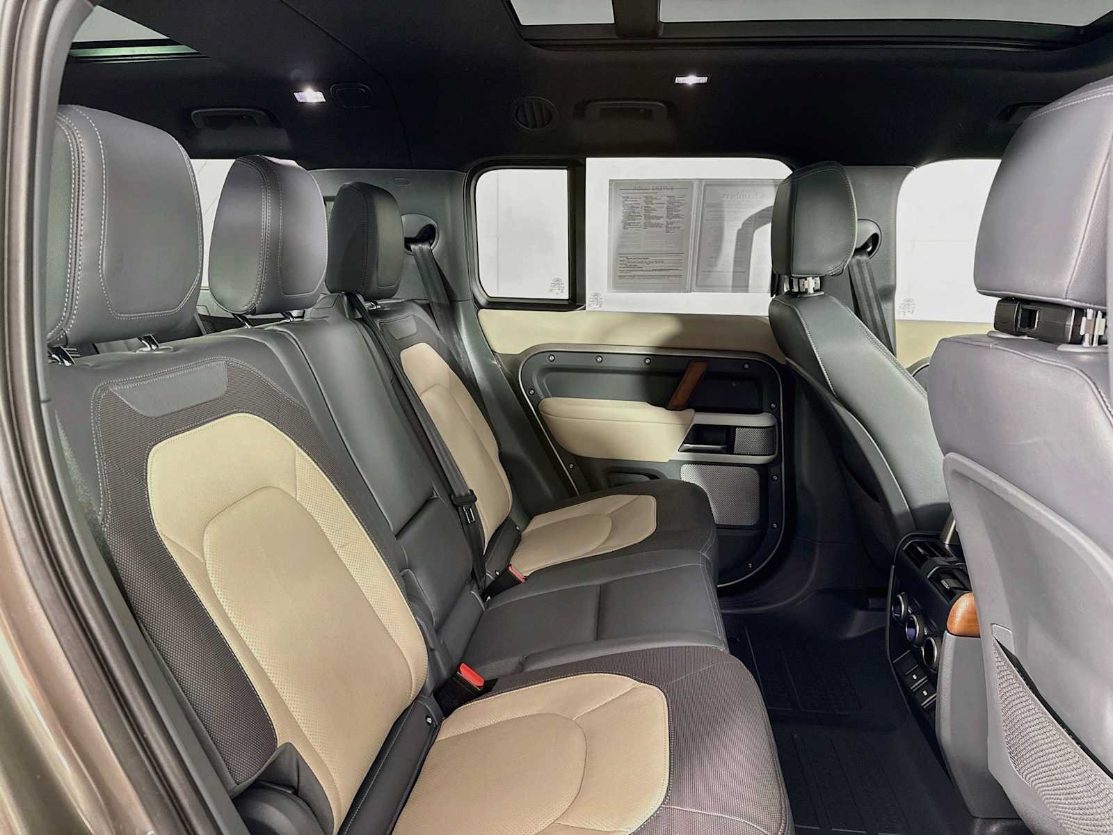 Used 2023 Land Rover Defender 130 X-Dynamic SE AWD/4WD image 27