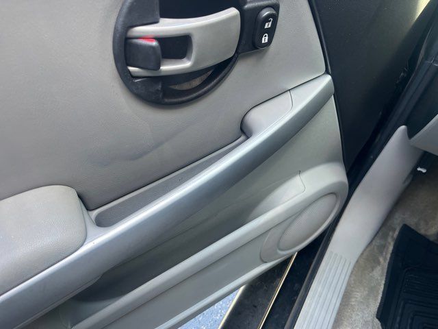 Used 2005 Chevrolet Equinox LT w/ Preferred Equipment Group FWD image 18
