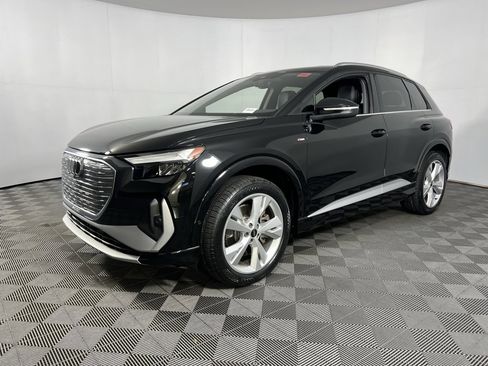 Used 2023 Audi Q4 e-tron Premium Plus image 3