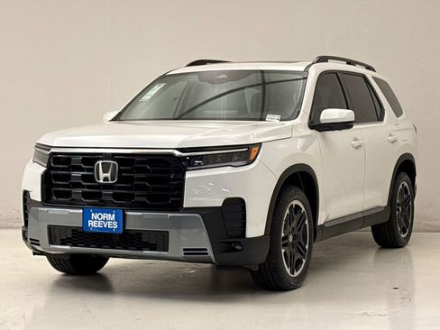 New 2026 Honda Pilot Touring image 2