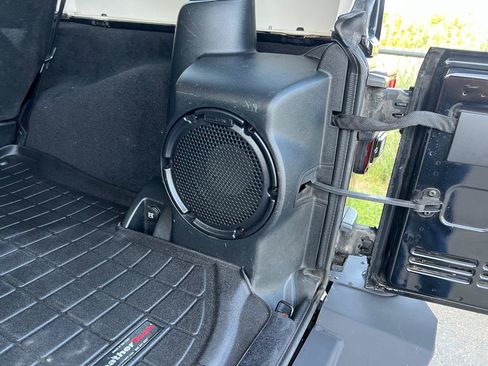 Used 2014 Jeep Wrangler Unlimited Rubicon w/ Dual Top Group AWD/4WD image 9