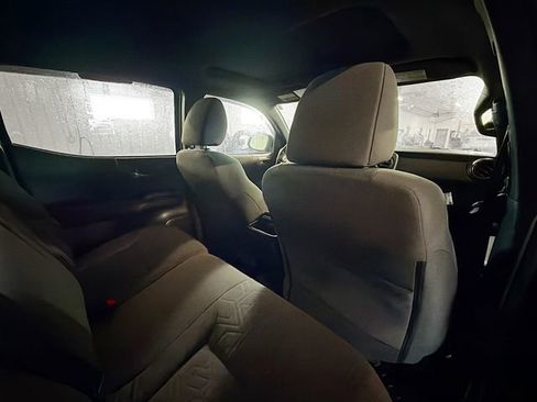 Used 2017 Toyota Tacoma 4x4 Double Cab image 11