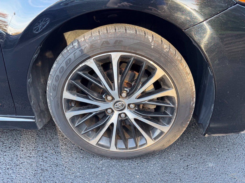 Used 2019 Toyota Camry SE FWD image 2