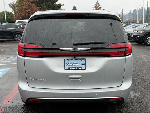 New 2026 Chrysler Pacifica Select FWD image 7