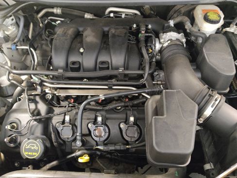 Used 2017 Ford Explorer XLT w/ Equipment Group 201A FWD image 30