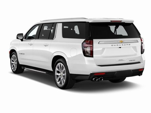 Used 2023 Chevrolet Suburban Premier image 2