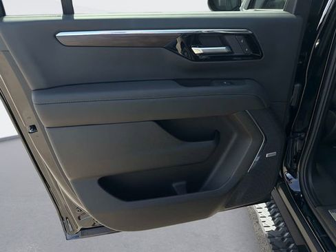 New 2026 Chevrolet Suburban Z71 w/ Z71 Off-Road Package AWD/4WD image 13