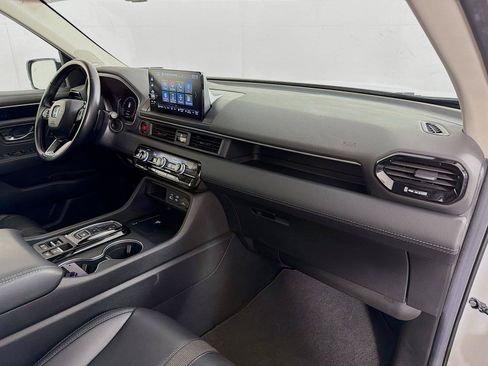 Used 2024 Honda Pilot Touring image 32