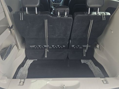 Used 2024 Chrysler Pacifica Touring-L FWD image 19