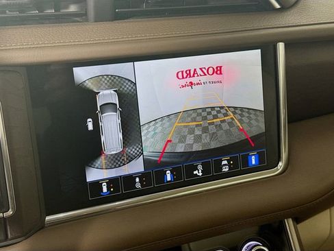 Used 2022 GMC Yukon Denali w/ Denali Premium Package image 17