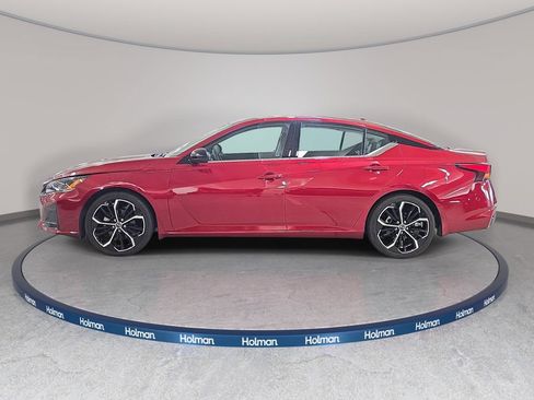 Used 2023 Nissan Altima 2.5 SR FWD image 11