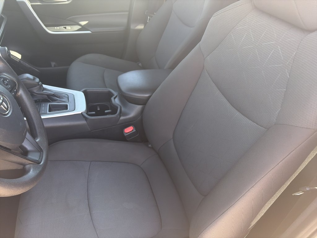 Used 2025 Toyota RAV4 XLE FWD image 11