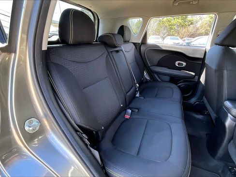 Used 2015 Kia Soul + image 19