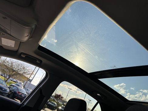 Used 2024 Chevrolet Equinox LT image 23