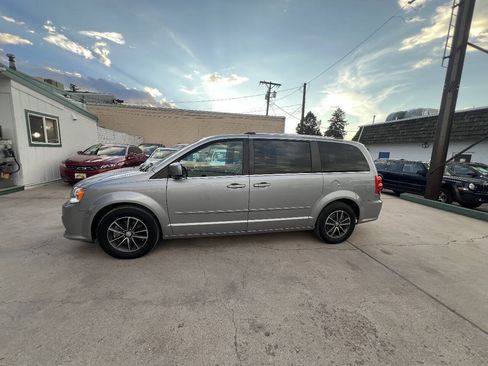 Used 2017 Dodge Grand Caravan SXT FWD image 21