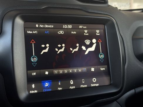 Used 2023 Jeep Renegade Latitude image 28