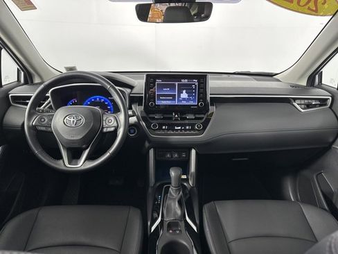 Certified 2022 Toyota Corolla Cross XLE image 11