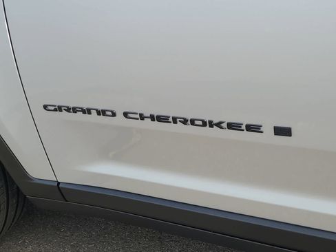 New 2026 Jeep Grand Cherokee Limited AWD/4WD image 15