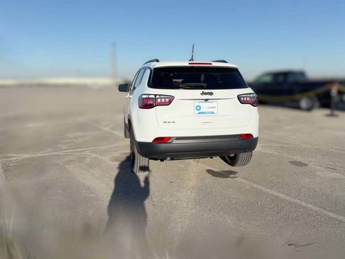 New 2026 Jeep Compass Latitude image 9