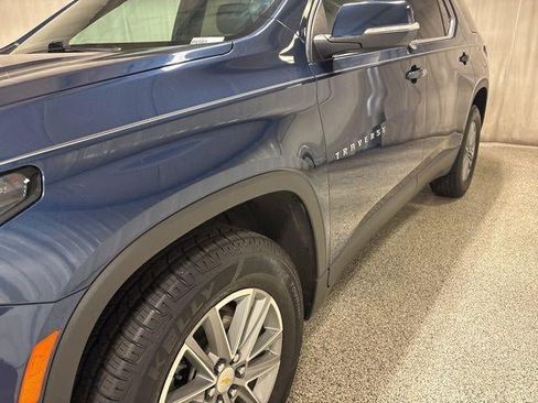 Used 2023 Chevrolet Traverse LT FWD image 12