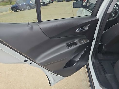 Used 2023 Chevrolet Equinox LT image 17