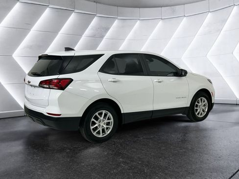 Used 2024 Chevrolet Equinox LS image 4
