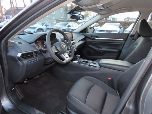 Used 2022 Nissan Altima 2.5 SV image 2