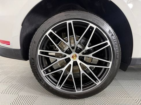 Certified 2026 Porsche Macan AWD/4WD image 13