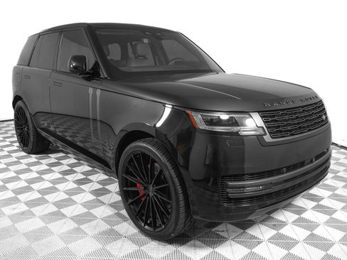 Used 2025 Land Rover Range Rover SE AWD/4WD image 2