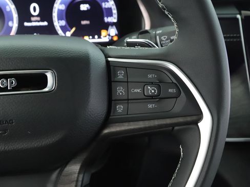 New 2025 Jeep Grand Cherokee Limited image 8