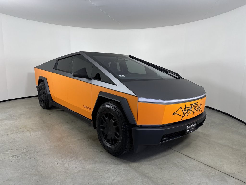 Used 2024 Tesla Cybertruck AWD Crew Cab image 9