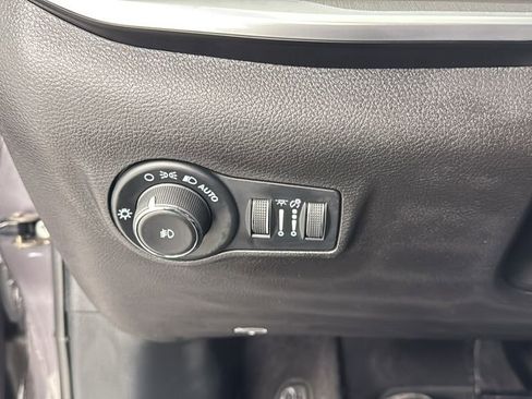 Used 2024 Jeep Compass Limited image 32