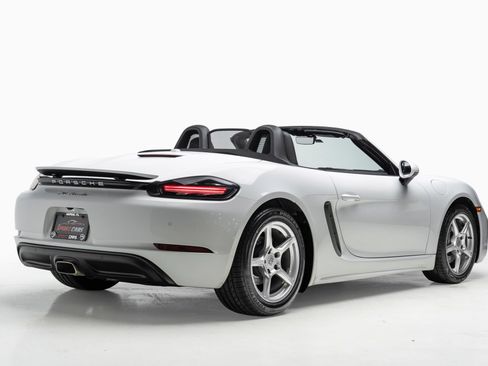 Used 2022 Porsche 718 Boxster RWD image 8