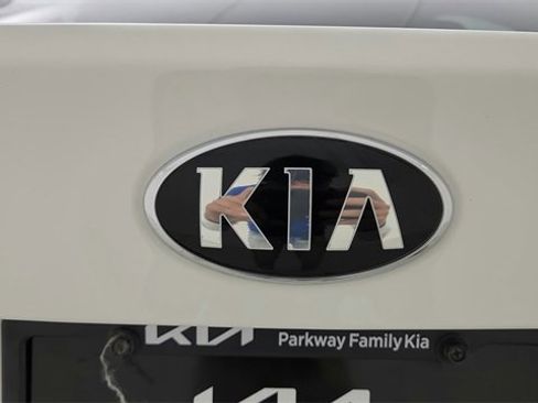 Used 2017 Kia Forte LX image 12