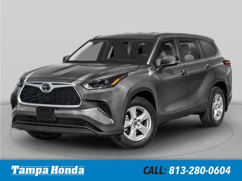 Used 2023 Toyota Highlander XLE FWD image 1