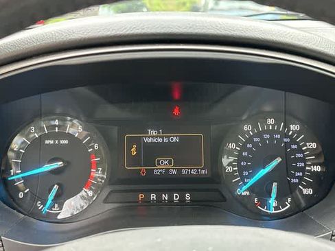 Used 2017 Ford Fusion SE FWD image 6