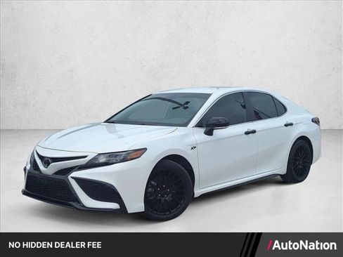 Used 2024 Toyota Camry SE FWD image 1