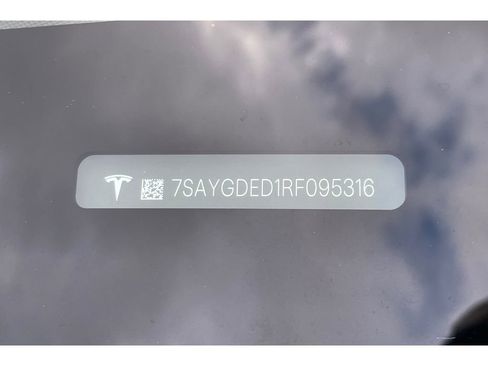 Used 2024 Tesla Model Y Standard Range image 50